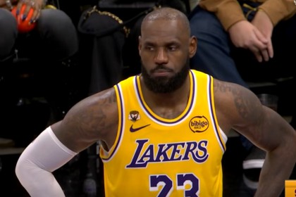 yl23455永利官网-灾难！詹皇当卧底，13秒内失误+不防守葬送湖人，东契奇带不动他