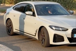 yl23455永利官网-记者：马斯坦托诺驾车抵达皇马训练基地，即将参加球队首次训练